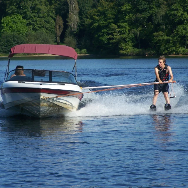 Initiation Ski Nautique Lac De Saint Pardoux