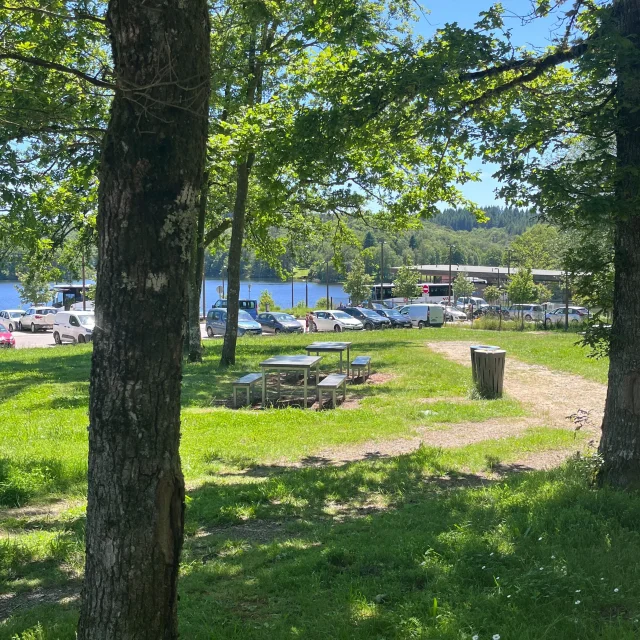 Aire De Pique Nique La Piscine Site De Santrop Lac De Saint Pardoux